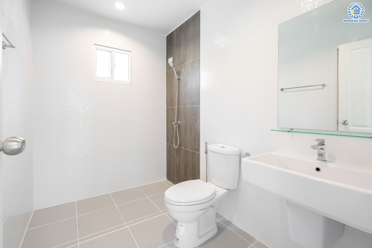 บ้านมือสองตกแต่งใหม่ ม.พฤกษาวิลเลจ30 เดอะซีซั่น แจ้งวัฒนะ-ราชพฤกษ์ หลังมุม ทำเลย่านปทุมธานี เนื้อที่ 53.6 ตร.ว. ฟังก์ชัน 3 ห้องนอน 2 ห้องน้ำ จอดรถได้ 1 คัน เดินทางสะดวกสบายเข้า-ออกได้หลายเส้นทาง ใกล้เมืองทองธานี และจุดขึ้นทางด่วน "แจ้งวัฒนะ"